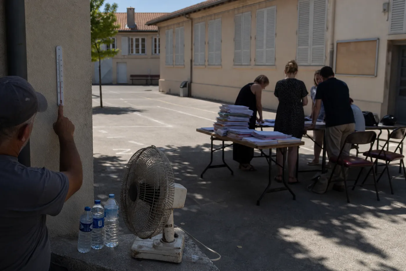 Canicule : le gouvernement remplace la rénovation des écoles par un rappel qu’il fait moins chaud en avril